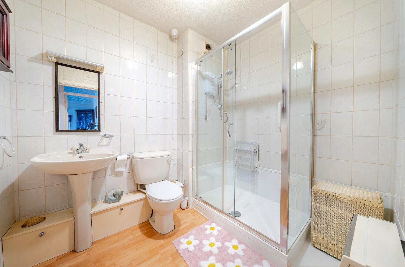 Long Oaks Court, Sketty, Swansea, SA2 0QH